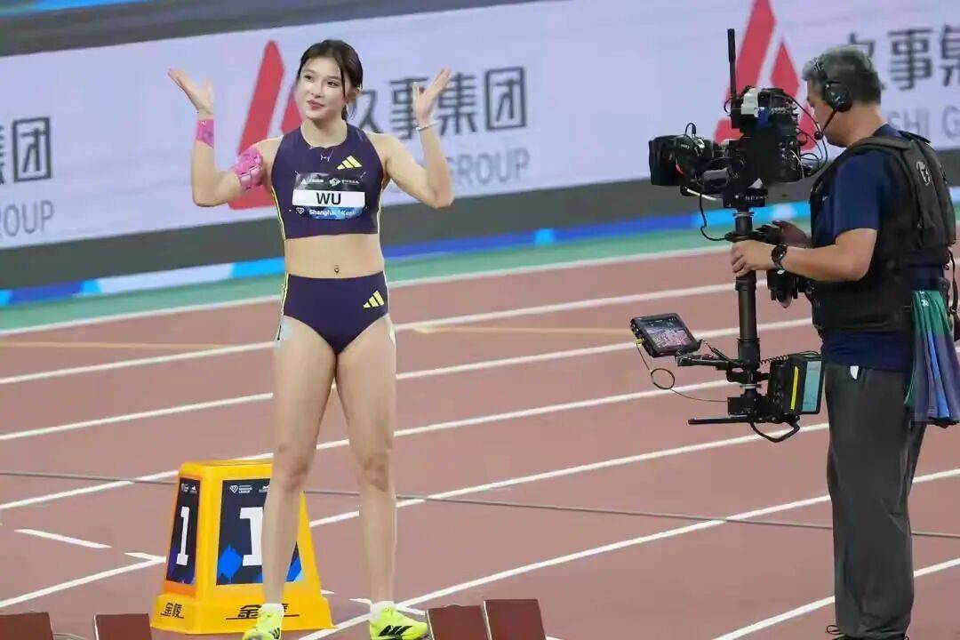 吴艳妮最新赛事，13秒16创赛季最佳，硬刚世界顶尖名将不怯场！